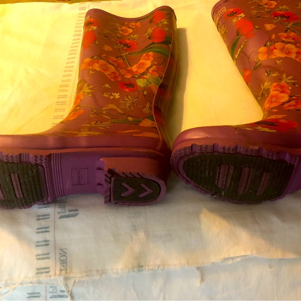 Women’s rain boots